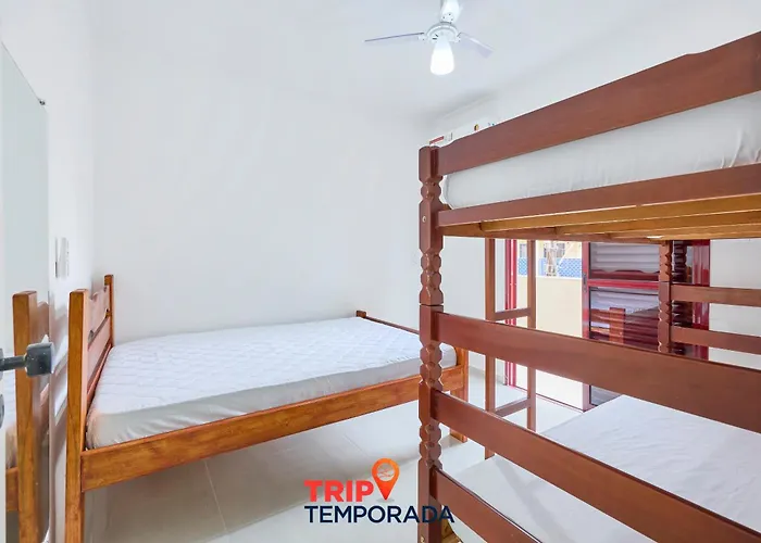 Apartamento espaçoso com ar condicionado e Wi-fi, a 100 metros da praia - Edifício Estoril Ubatuba